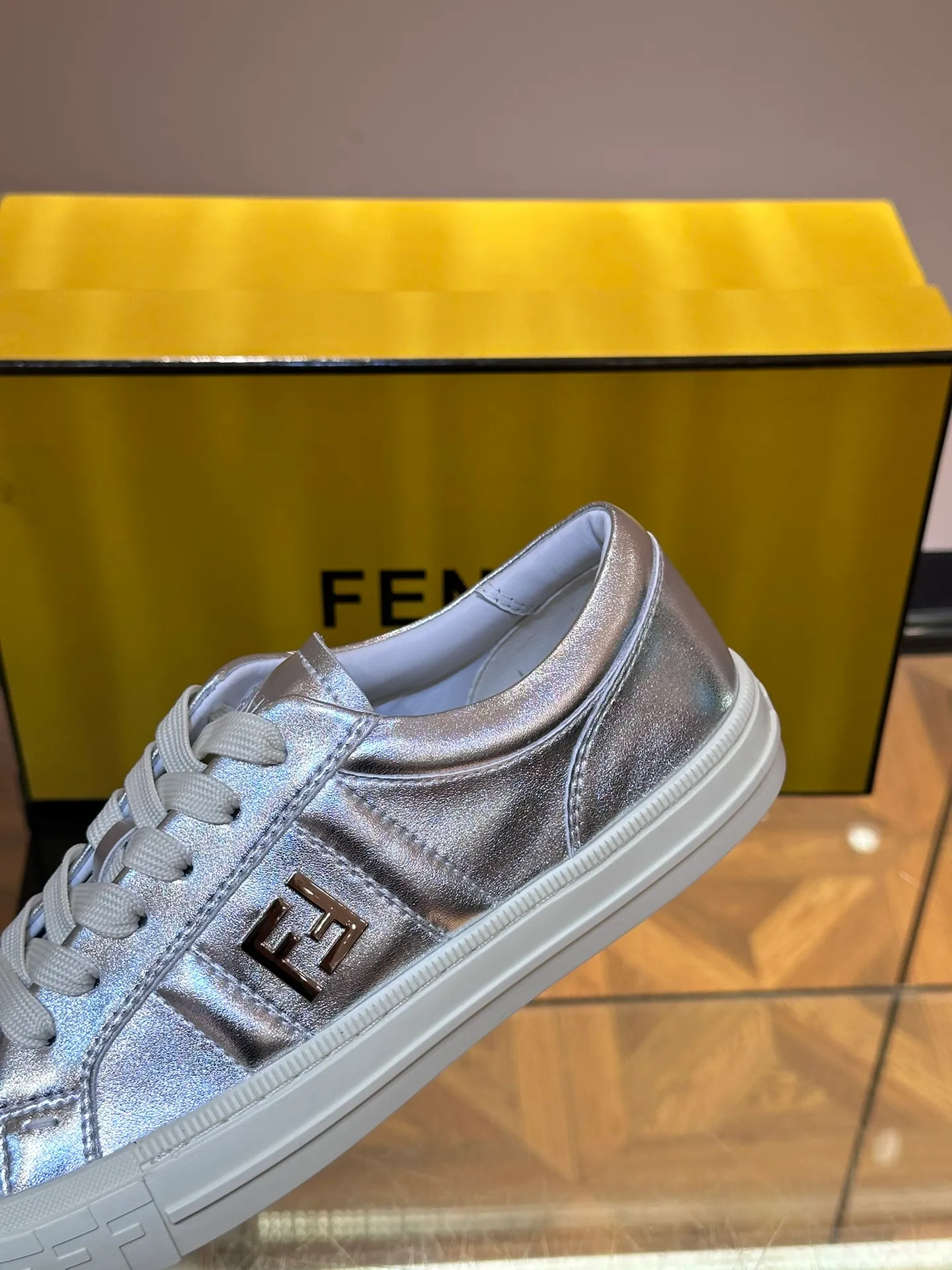 Men's Men's Shoes 💰380 [New Style] 🍿🍿Fendi Fendi Casual Sneakers Skateboard Shoes, the new Domino sneakers have become a favorite shoe. For those who want to create a simple and FENDI-characteristic look, this shoe is the perfect choice. Because this sneaker is one of the most cost-effective among FENDI's entry-level sneakers, it provides a great opportunity to attract and attract all customers who love easy and comfortable everyday sneakers. Size: 38-45 (men’s size 38.45 customized)
